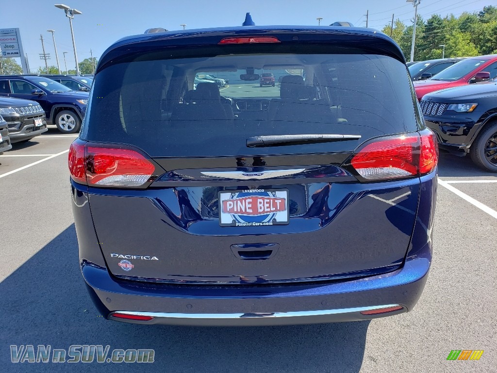 2020 Pacifica Touring L - Jazz Blue Pearl / Alloy/Black photo #5