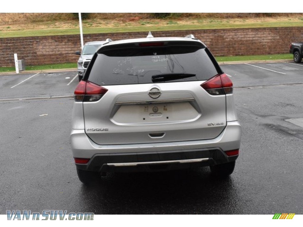 2018 Rogue SV AWD - Brilliant Silver / Charcoal photo #5