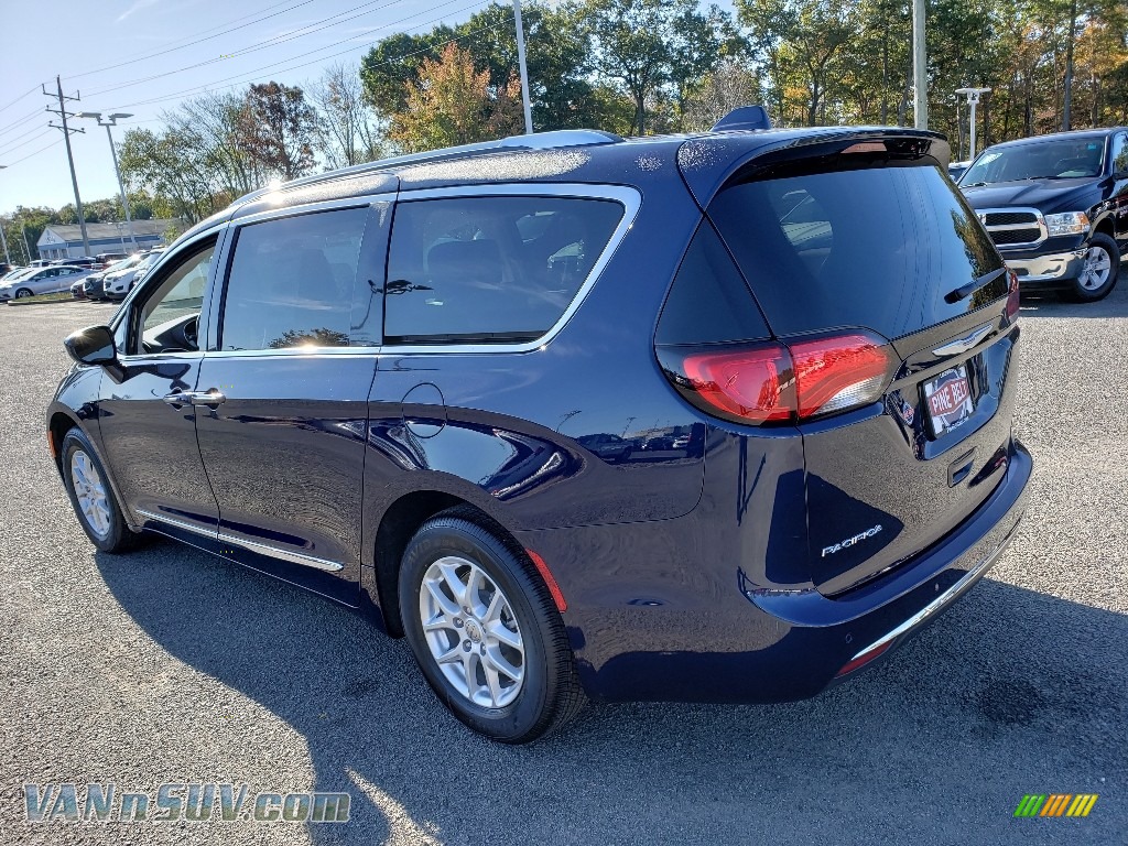 2020 Pacifica Touring L - Jazz Blue Pearl / Cognac/Alloy photo #4