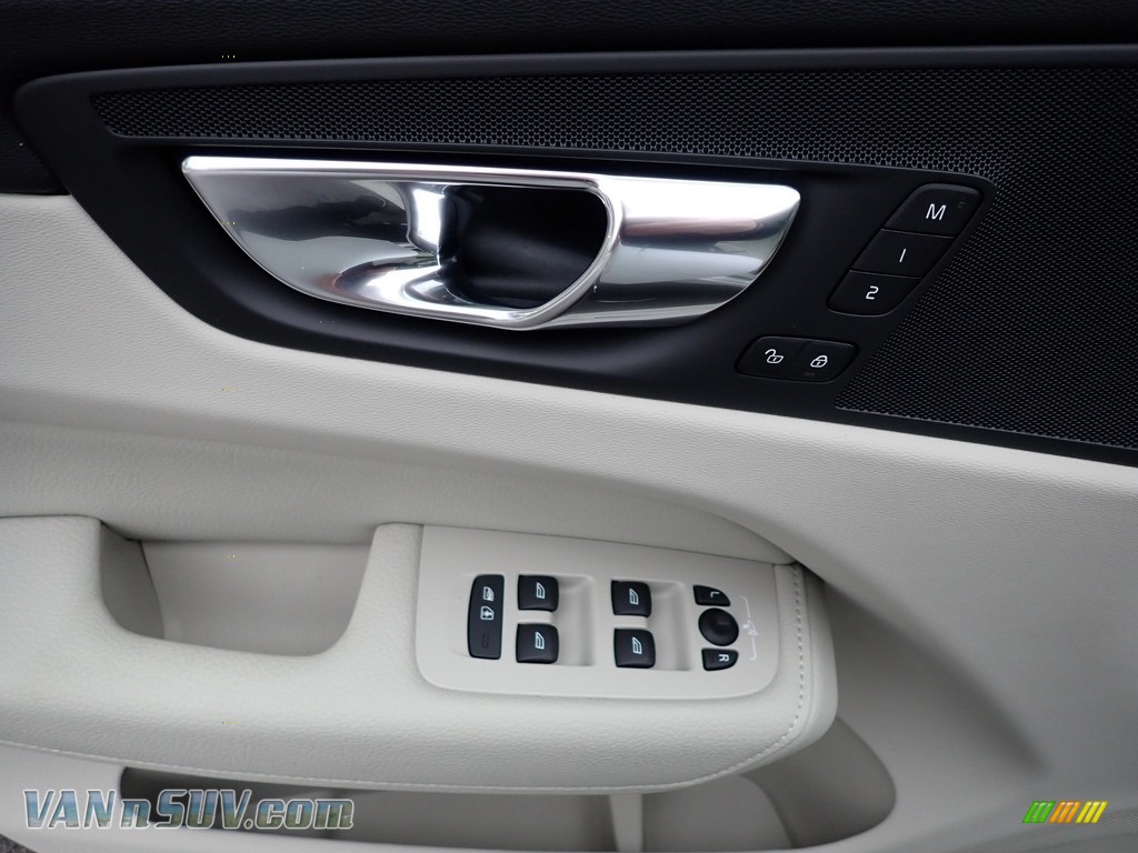 2020 XC60 T6 AWD Momentum - Crystal White Metallic / Blonde photo #10