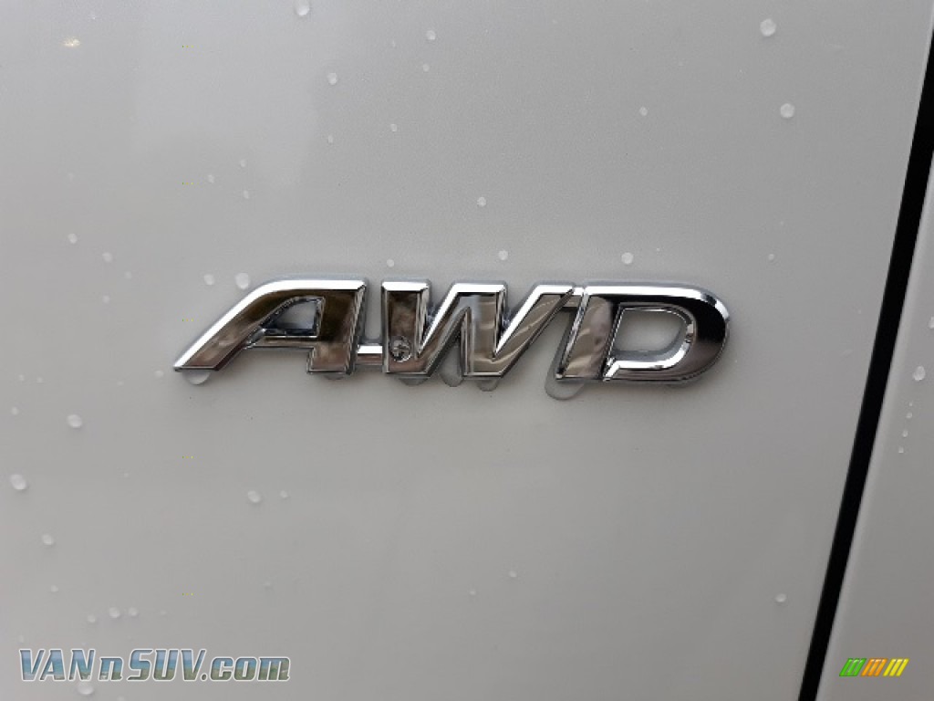 2020 Sienna XLE AWD - Blizzard White Pearl / Ash photo #9