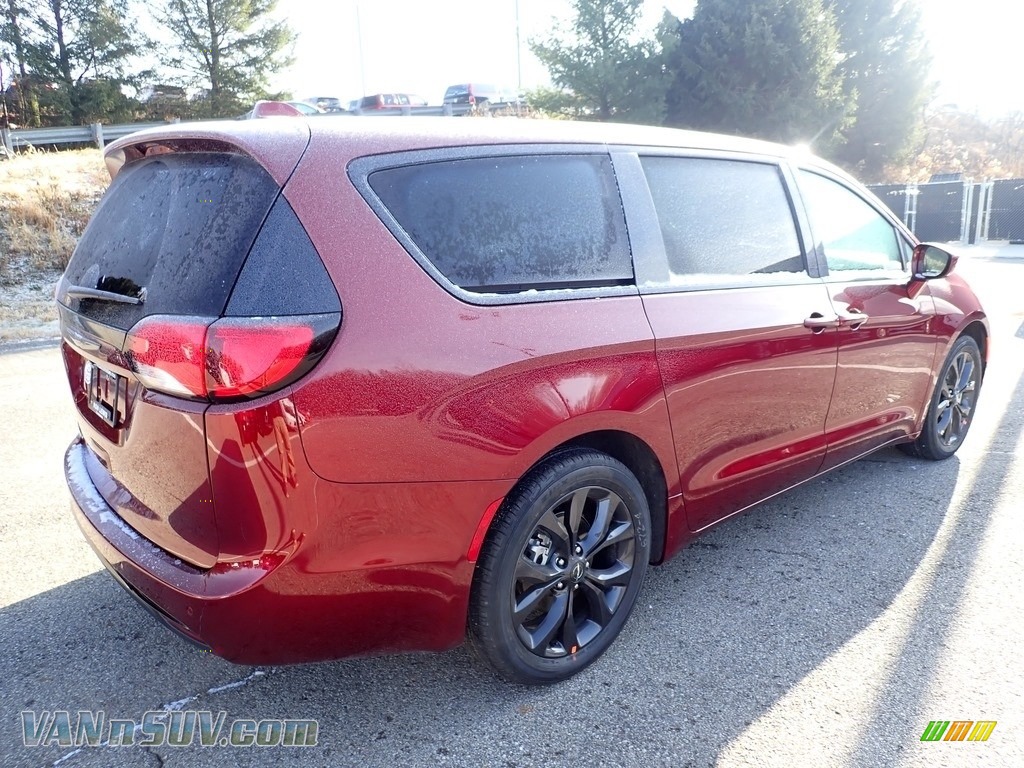 2020 Pacifica Touring - Velvet Red Pearl / Black photo #4