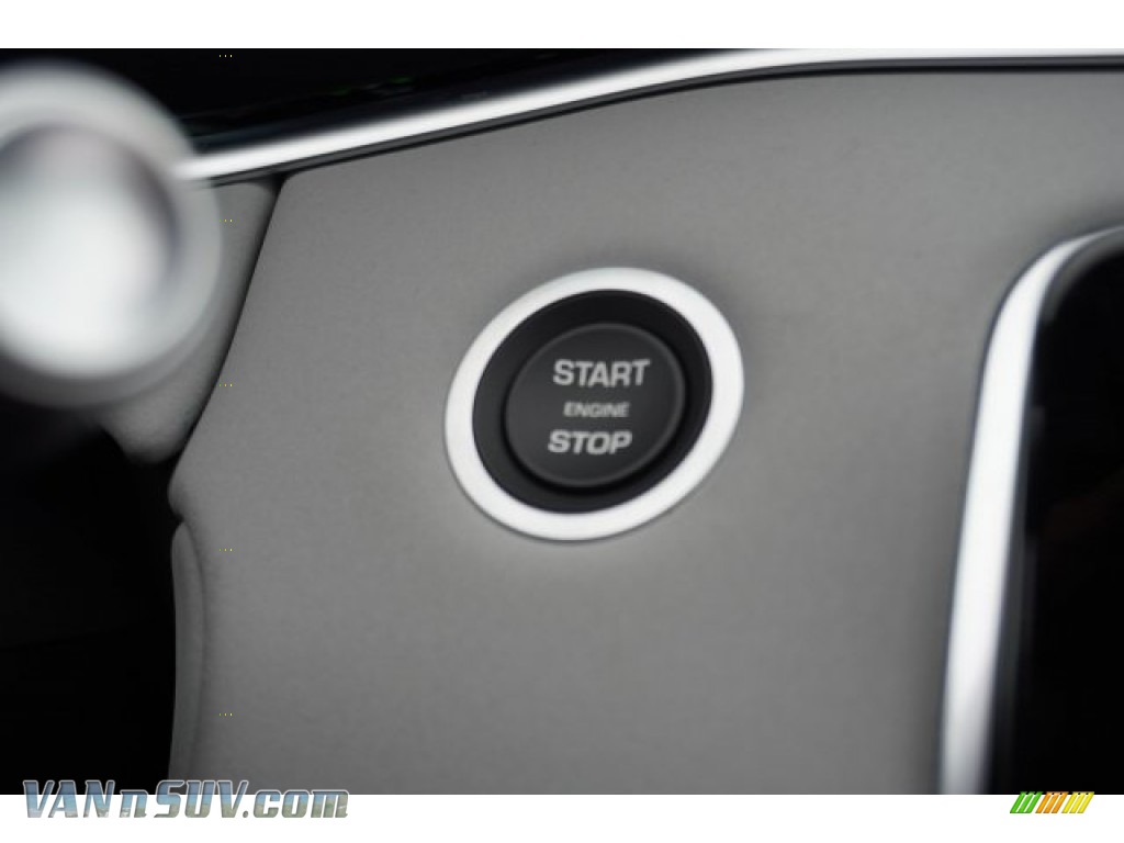 2020 Range Rover Evoque SE - Indus Silver Metallic / Cloud photo #18