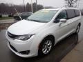 Chrysler Pacifica Limited Bright White photo #4