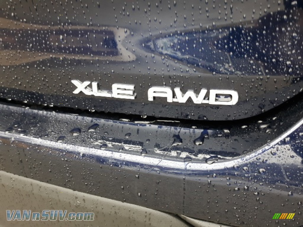 2020 Highlander XLE AWD - Blueprint / Graphite photo #50
