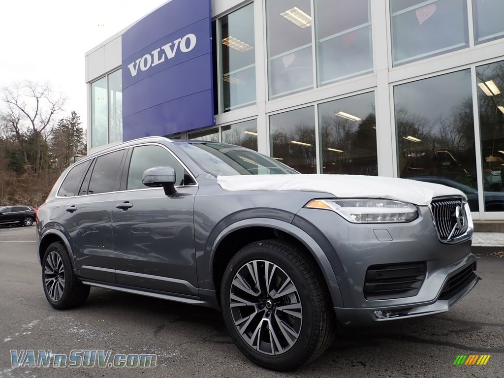 2020 Volvo XC90 T5 AWD Momentum in Osmium Gray Metallic photo 5