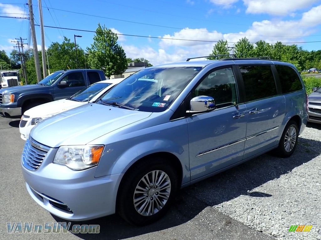 Crystal Blue Pearl / Black/Light Graystone Chrysler Town & Country Touring - L