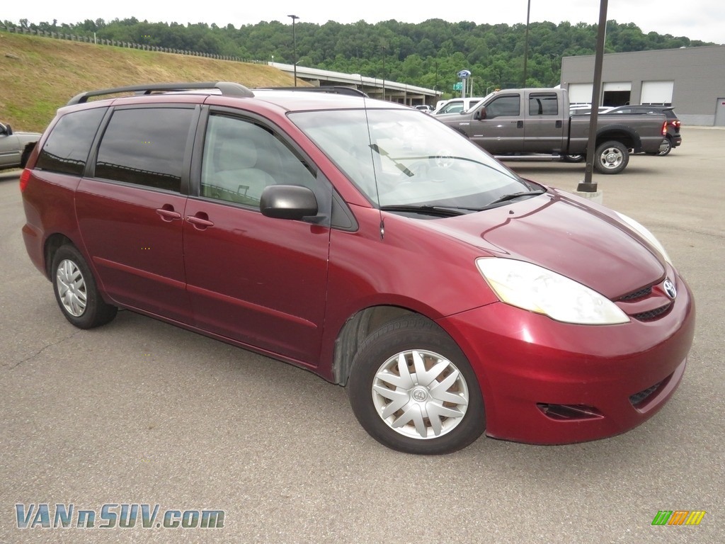 2007 Sienna LE - Salsa Red Pearl / Taupe photo #2