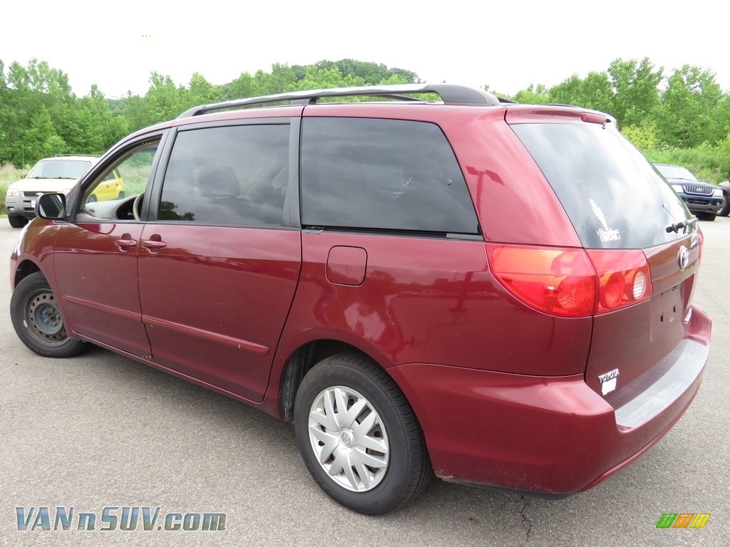 2007 Sienna LE - Salsa Red Pearl / Taupe photo #7
