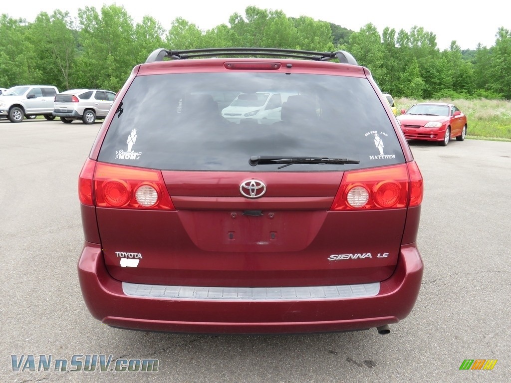 2007 Sienna LE - Salsa Red Pearl / Taupe photo #9