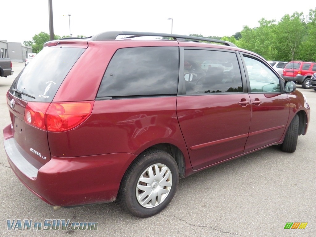 2007 Sienna LE - Salsa Red Pearl / Taupe photo #10