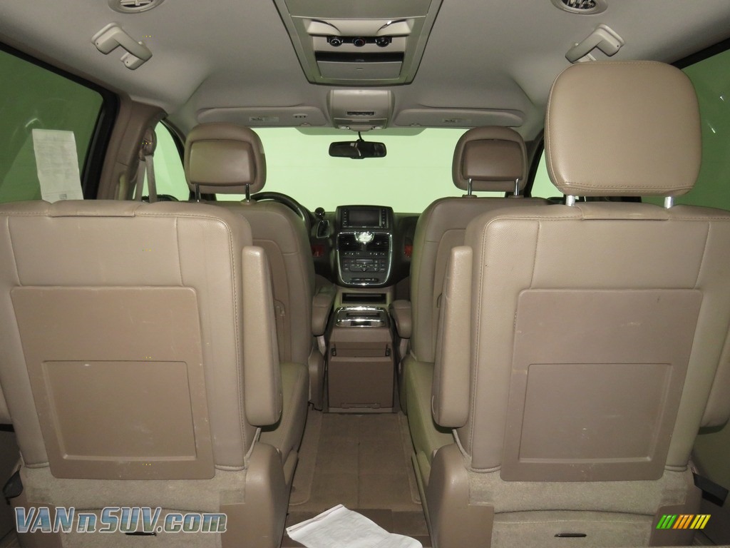 2015 Town & Country Touring - Brilliant Black Crystal Pearl / Dark Frost Beige/Medium Frost Beige photo #13
