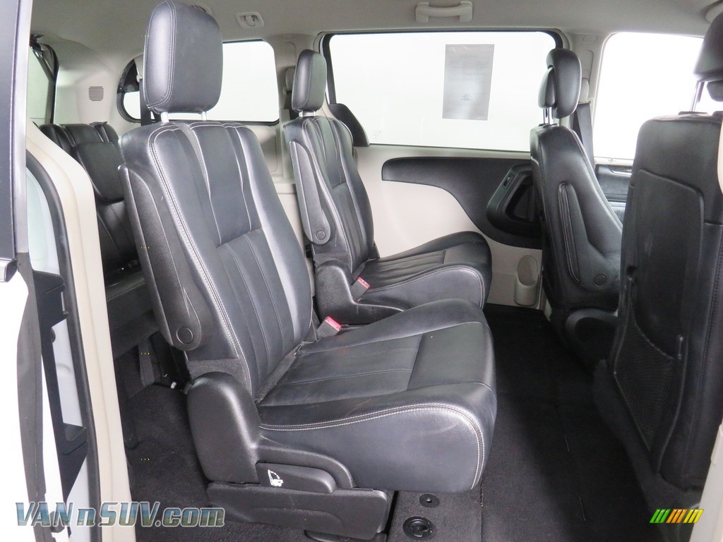 2016 Town & Country Touring - Bright White / Black/Light Graystone photo #36