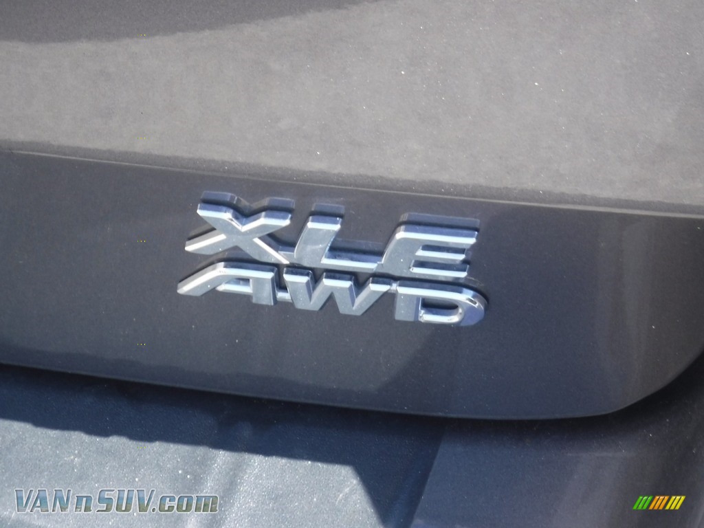 2017 Sienna XLE AWD - Silver Sky Metallic / Ash photo #17