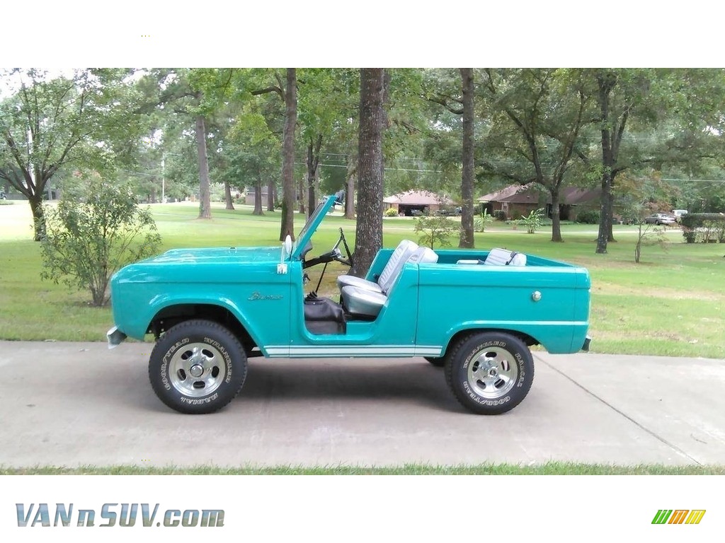 Caribbean Turquoise / Grey Ford Bronco Roadster