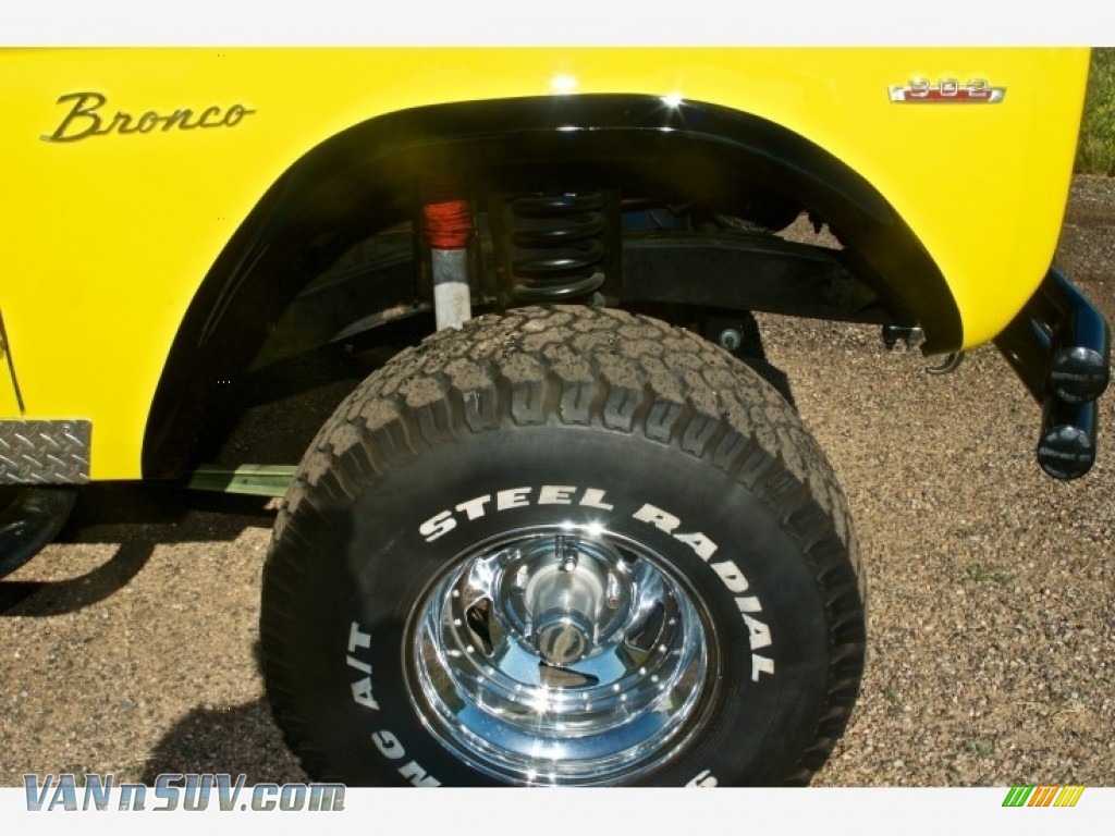 1973 Bronco 4x4 - Canary Yellow / Black photo #17