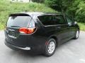 Chrysler Pacifica Touring Brilliant Black Crystal Pearl photo #6