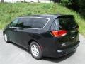 Chrysler Pacifica Touring Brilliant Black Crystal Pearl photo #8