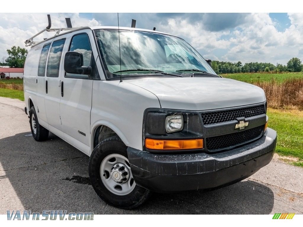 Summit White / Medium Dark Pewter Chevrolet Express 2500 Commercial Van