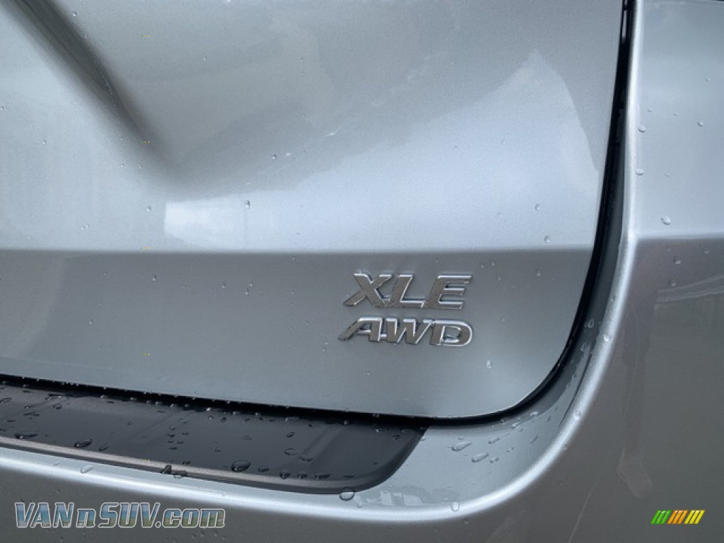 2020 Sienna XLE AWD - Celestial Silver Metallic / Ash photo #36