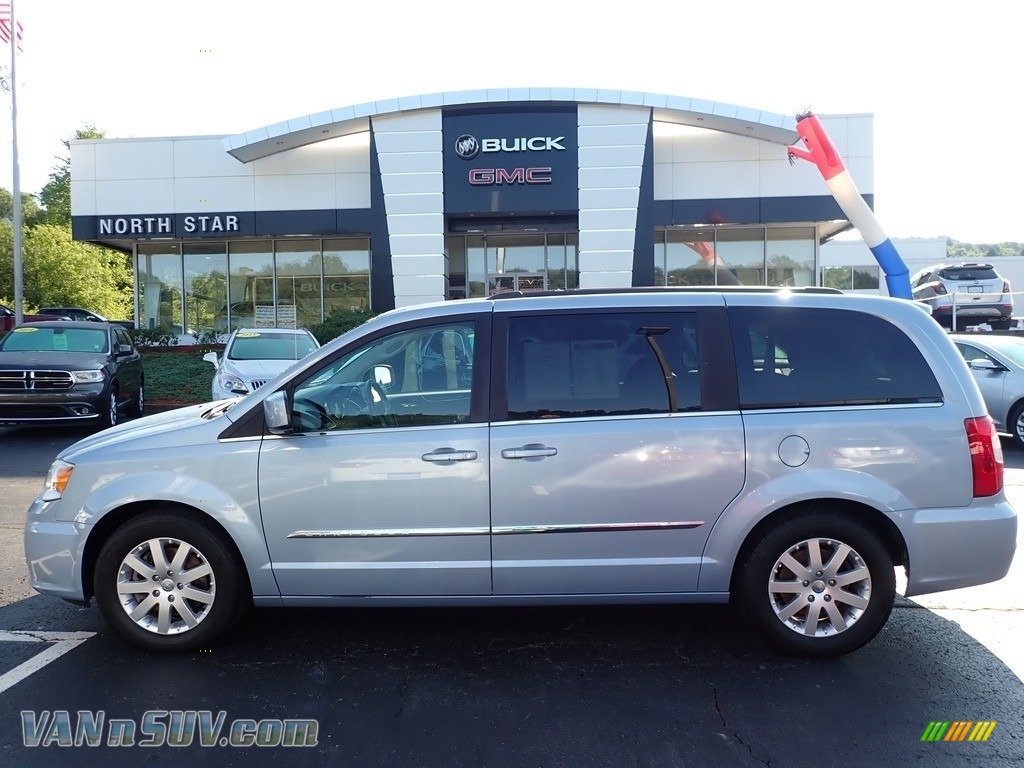2013 Town & Country Touring - Crystal Blue Pearl / Black/Light Graystone photo #13