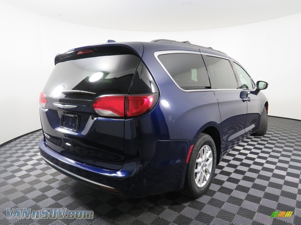 2017 Pacifica Touring L - Jazz Blue Pearl / Black/Alloy photo #17