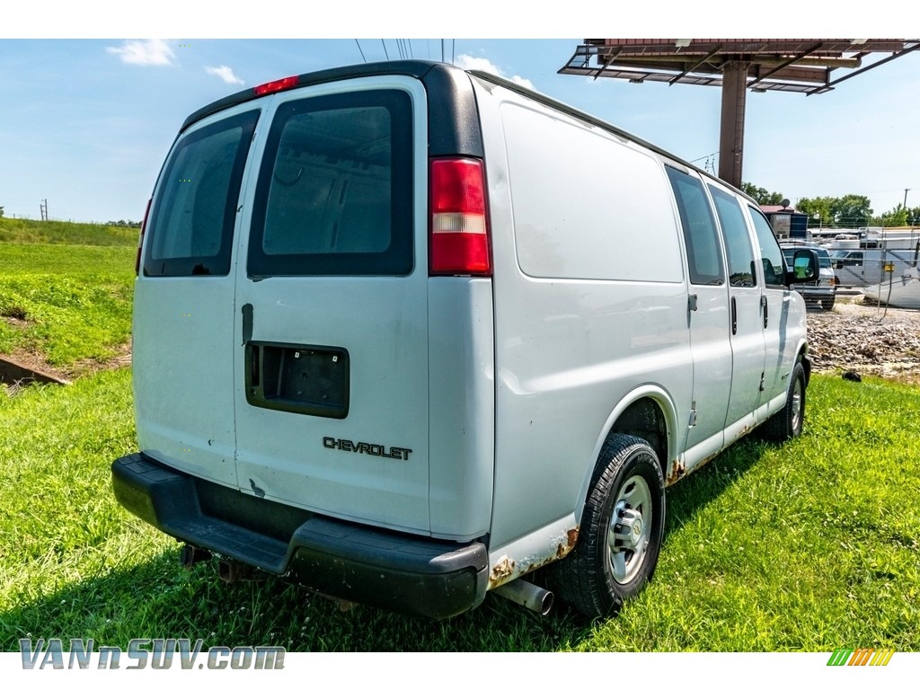 2005 Express 2500 Commercial Van - Summit White / Neutral photo #5