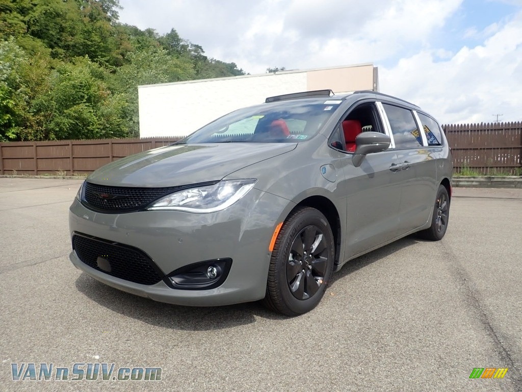 2020 Pacifica Hybrid Limited - Ceramic Grey / Rodeo Red photo #1