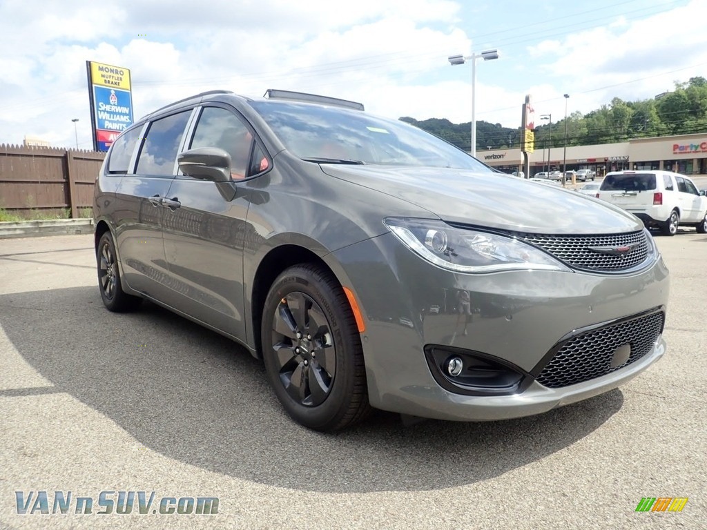 2020 Pacifica Hybrid Limited - Ceramic Grey / Rodeo Red photo #3