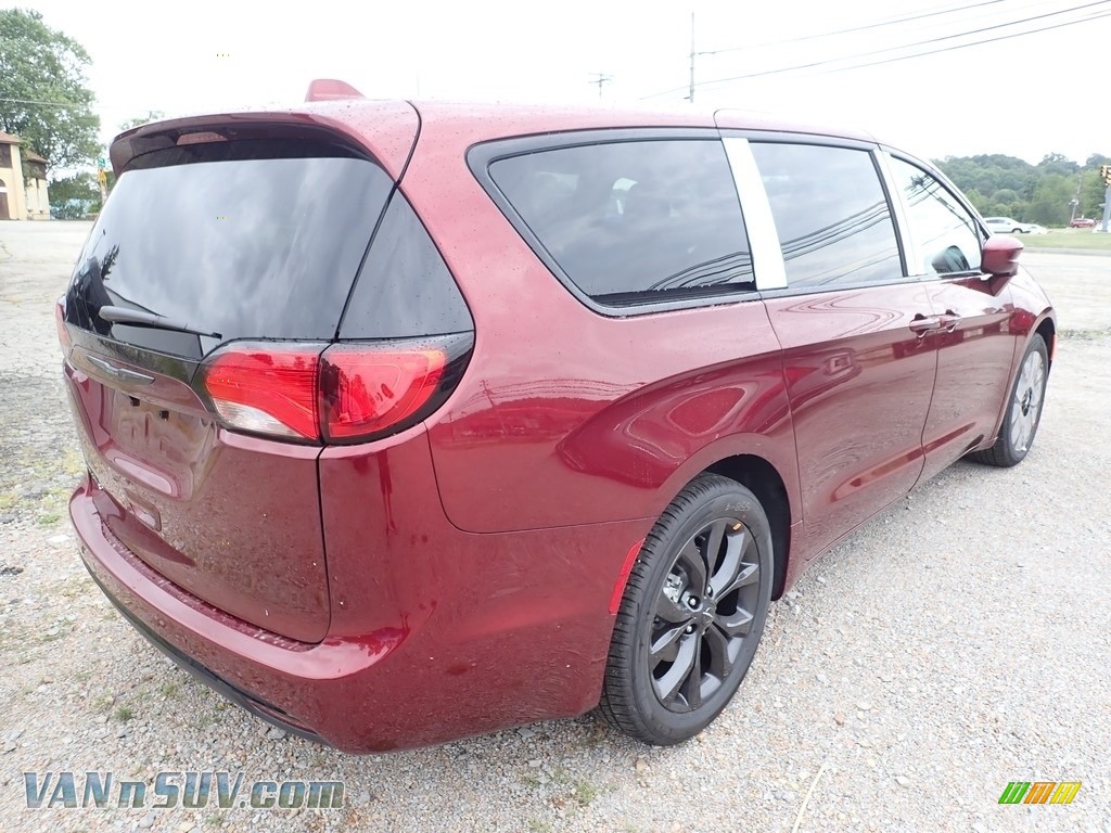 2020 Pacifica Touring - Velvet Red Pearl / Black photo #5