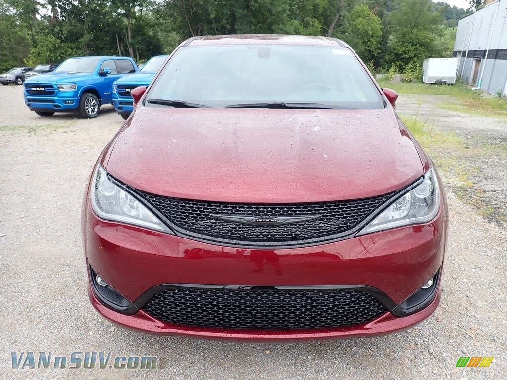2020 Pacifica Touring - Velvet Red Pearl / Black photo #8