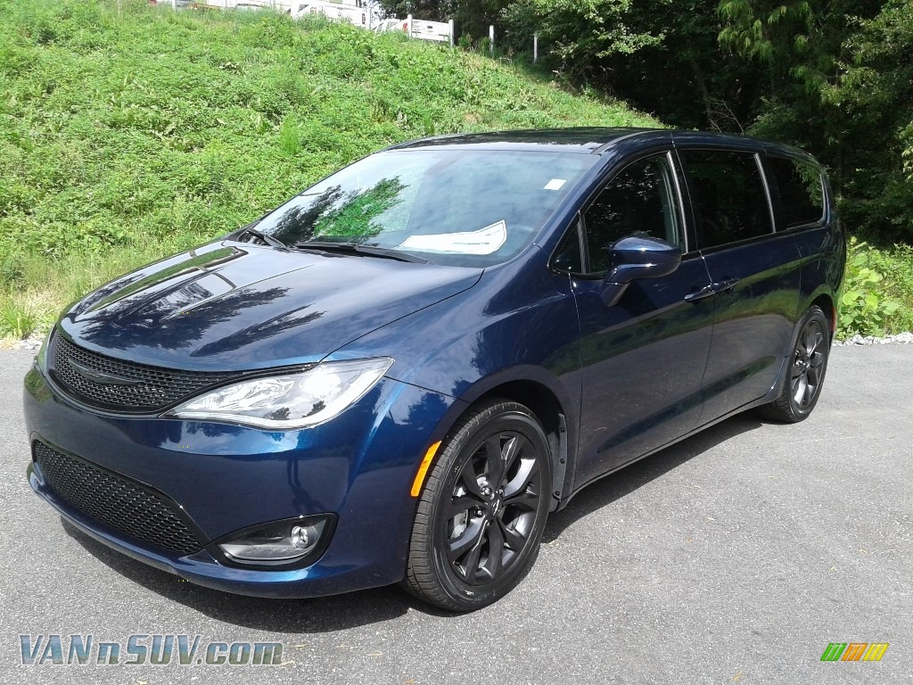 2020 Pacifica Touring - Jazz Blue Pearl / Black photo #2