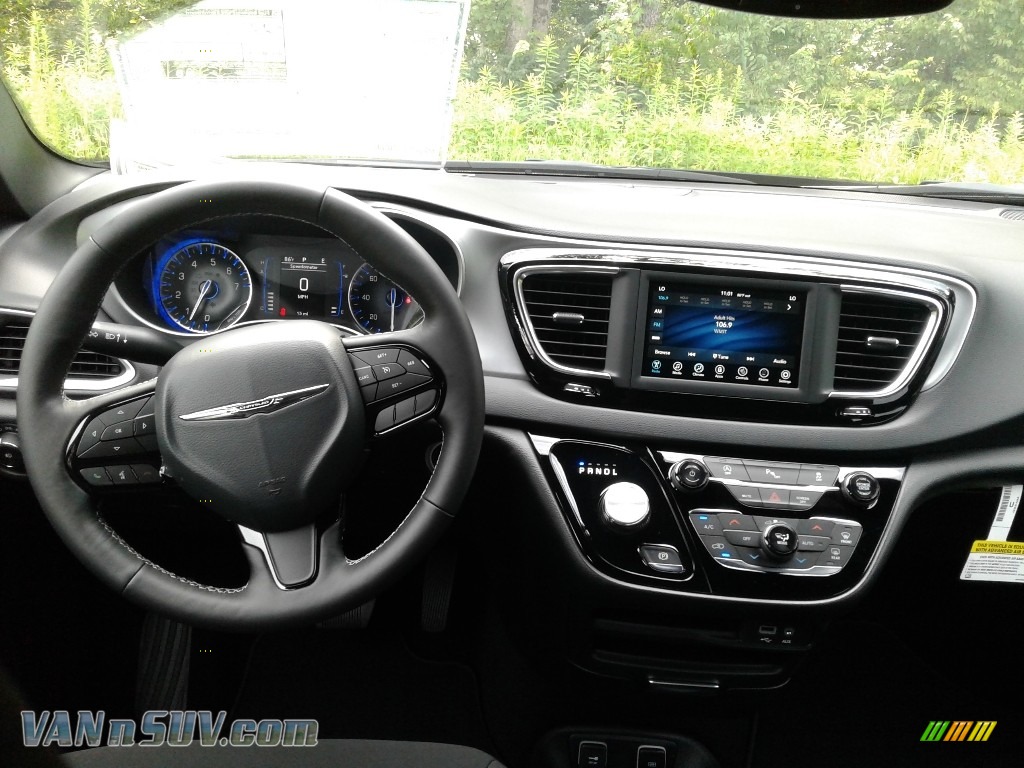 2020 Pacifica Touring - Jazz Blue Pearl / Black photo #19