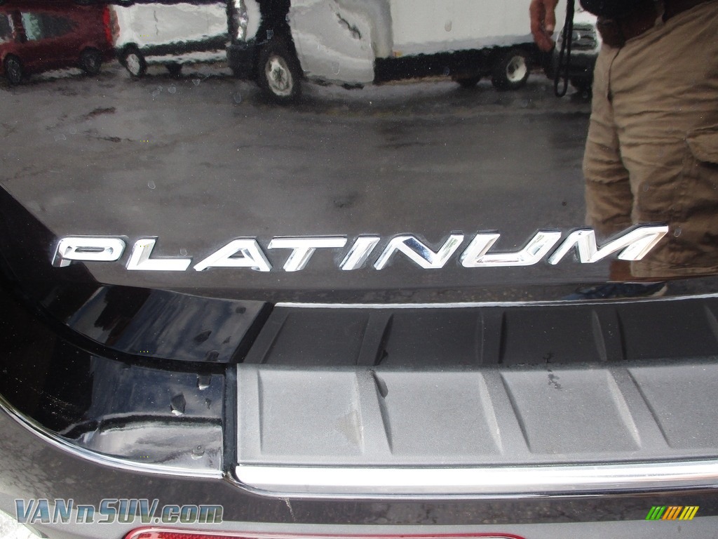 2020 Explorer Platinum 4WD - Agate Black Metallic / Ebony photo #37