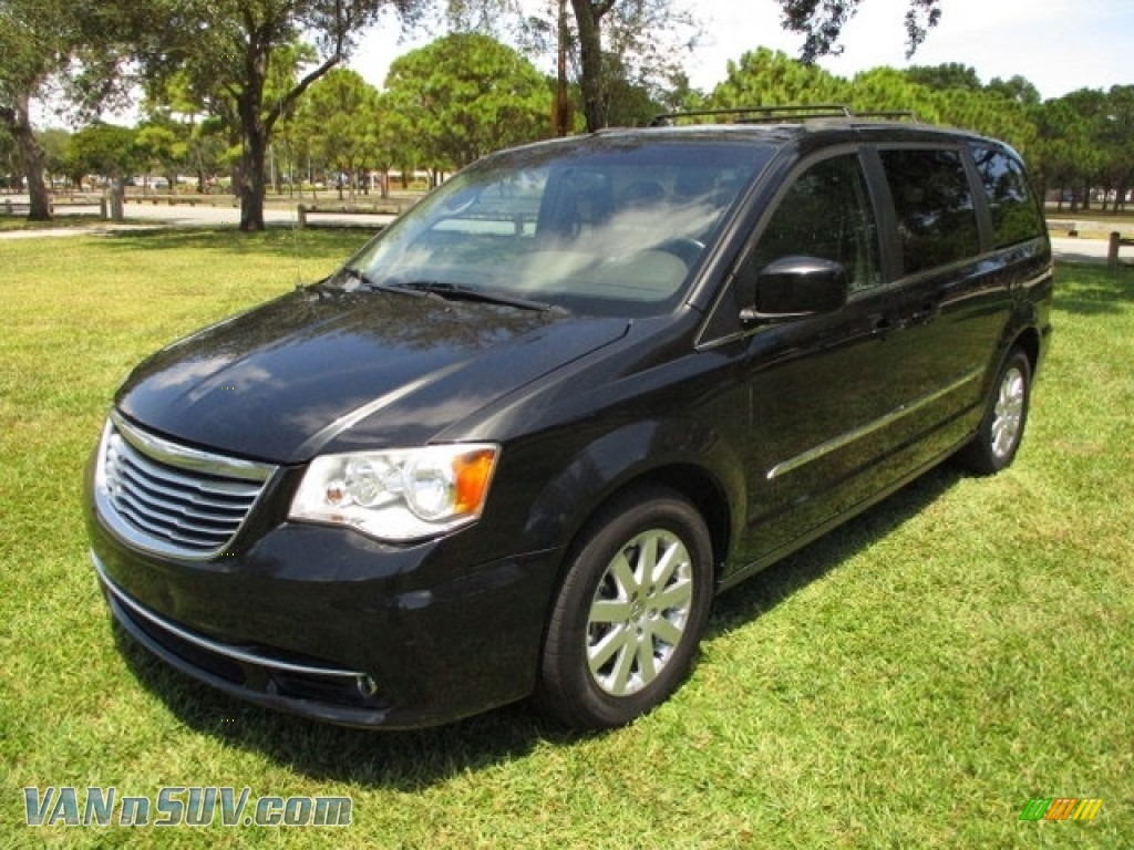 Brilliant Black Crystal Pearl / Dark Frost Beige/Medium Frost Beige Chrysler Town & Country Touring