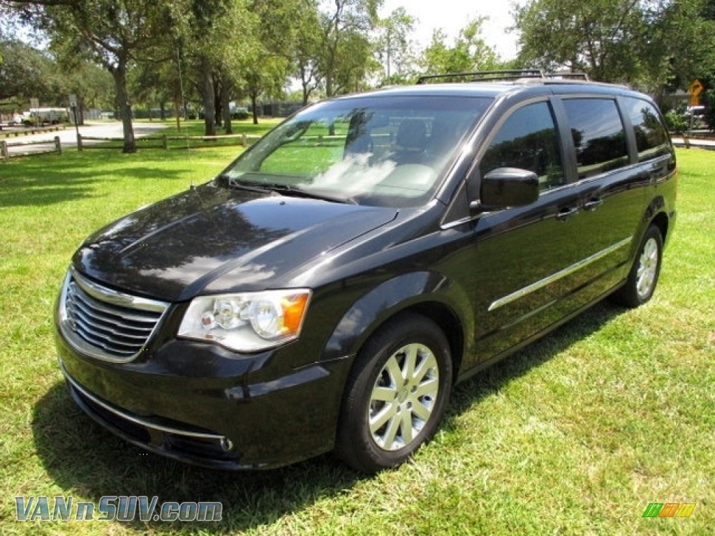 2014 Town & Country Touring - Brilliant Black Crystal Pearl / Dark Frost Beige/Medium Frost Beige photo #72