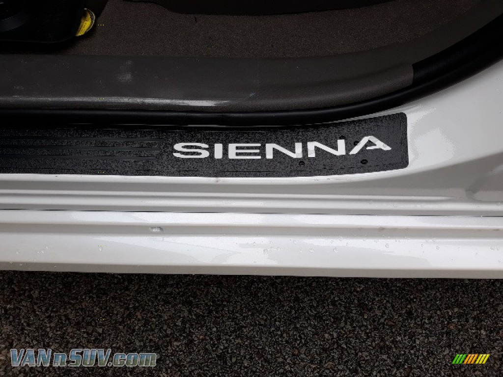 2020 Sienna XLE AWD - Blizzard White Pearl / Dark Bisque photo #24