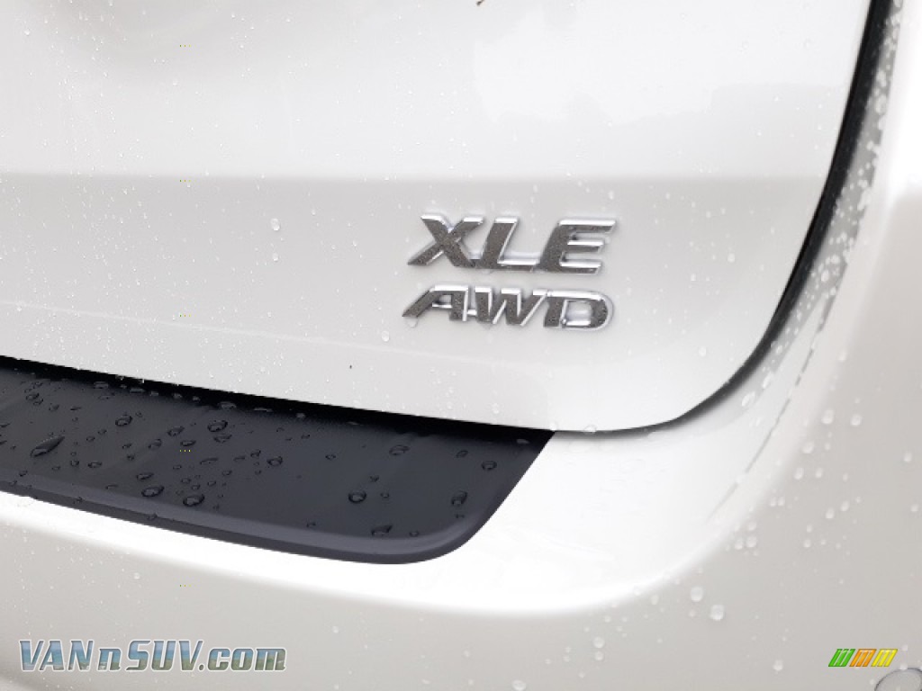 2020 Sienna XLE AWD - Blizzard White Pearl / Dark Bisque photo #37