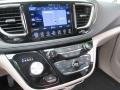 Chrysler Pacifica Limited Brilliant Black Crystal Pearl photo #17