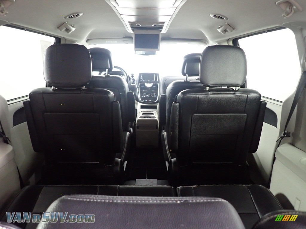 2013 Town & Country Touring - L - Brilliant Black Crystal Pearl / Black/Light Graystone photo #18