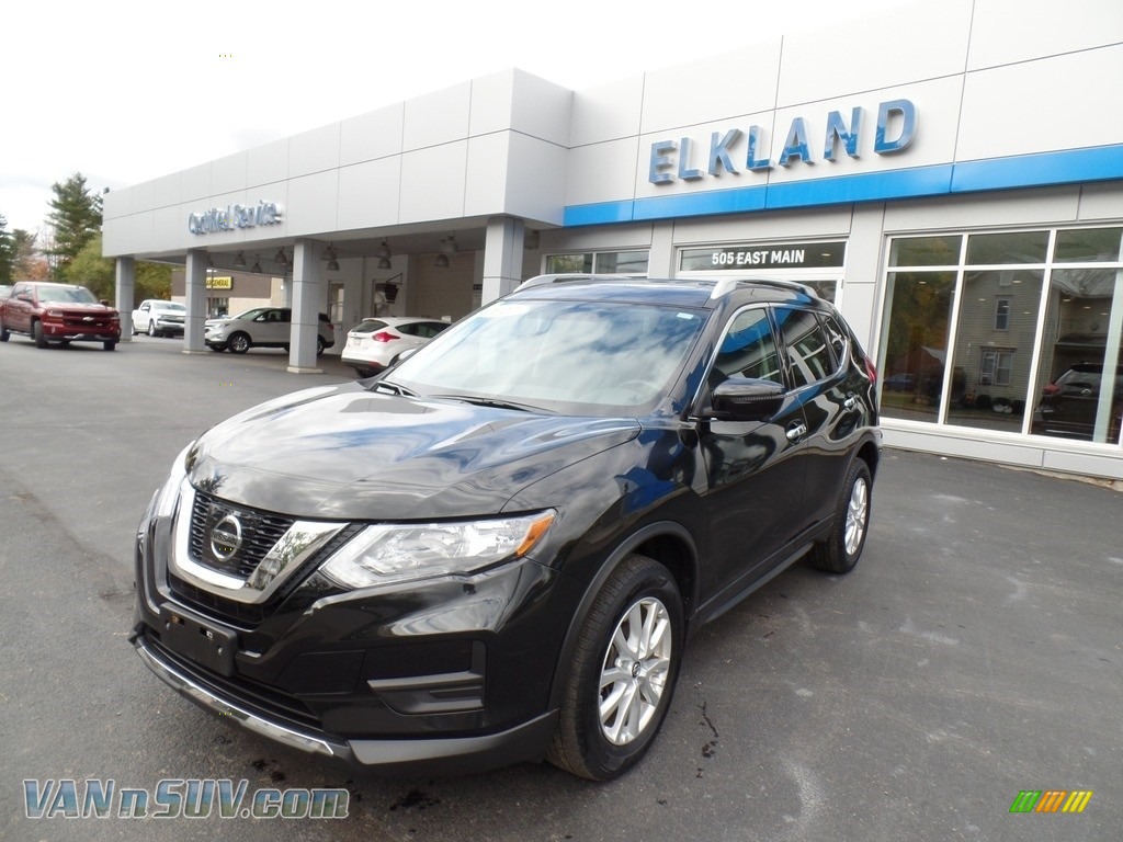 2017 Rogue SV AWD - Magnetic Black / Charcoal photo #2
