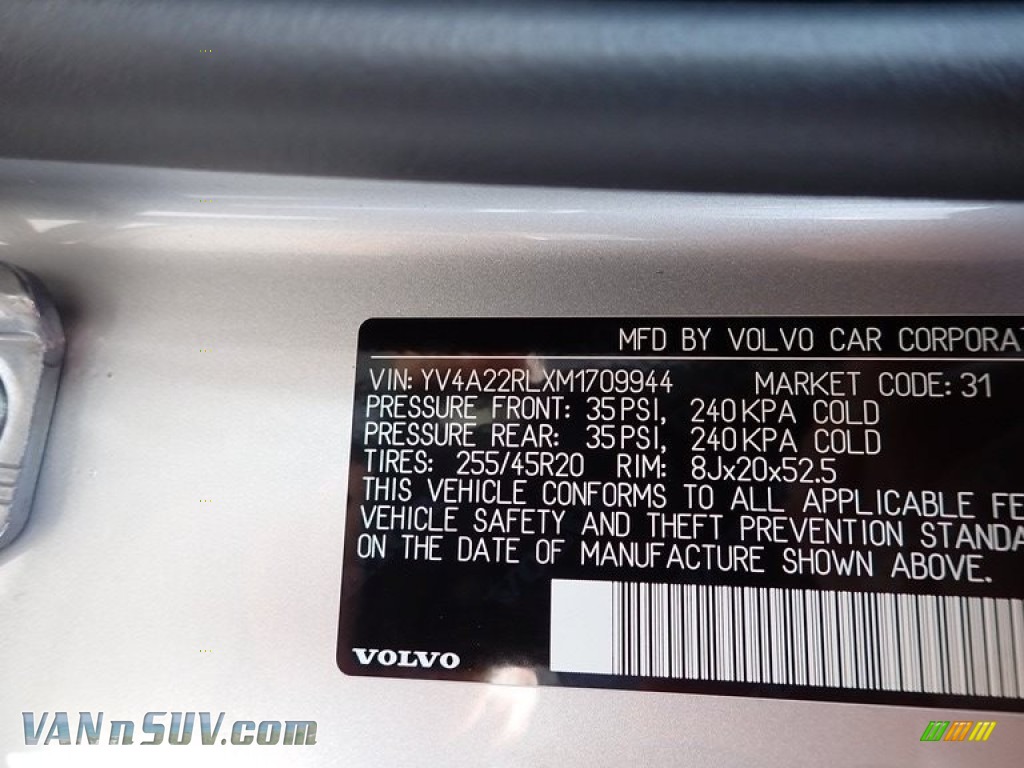 2021 XC60 T6 AWD Inscription - Bright Silver Metallic / Blonde/Charcoal photo #11