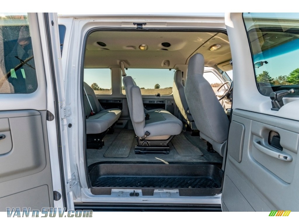 2013 E Series Van E350 XLT Extended Passenger - Oxford White / Medium Flint photo #22