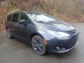 Chrysler Pacifica Hybrid Limited Brilliant Black Crystal Pearl photo #3