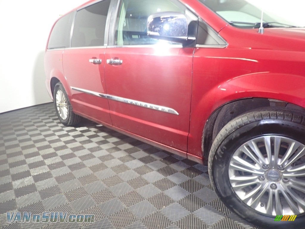 2012 Town & Country Limited - Deep Cherry Red Crystal Pearl / Black/Light Graystone photo #8