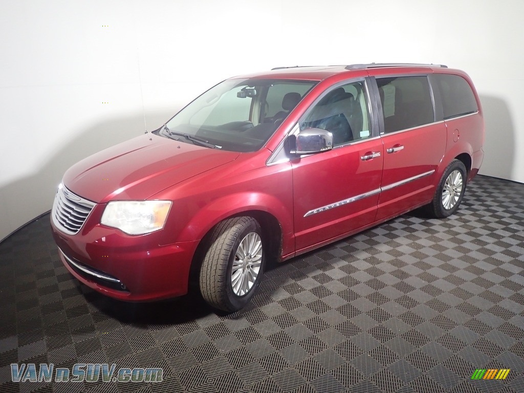 2012 Town & Country Limited - Deep Cherry Red Crystal Pearl / Black/Light Graystone photo #13