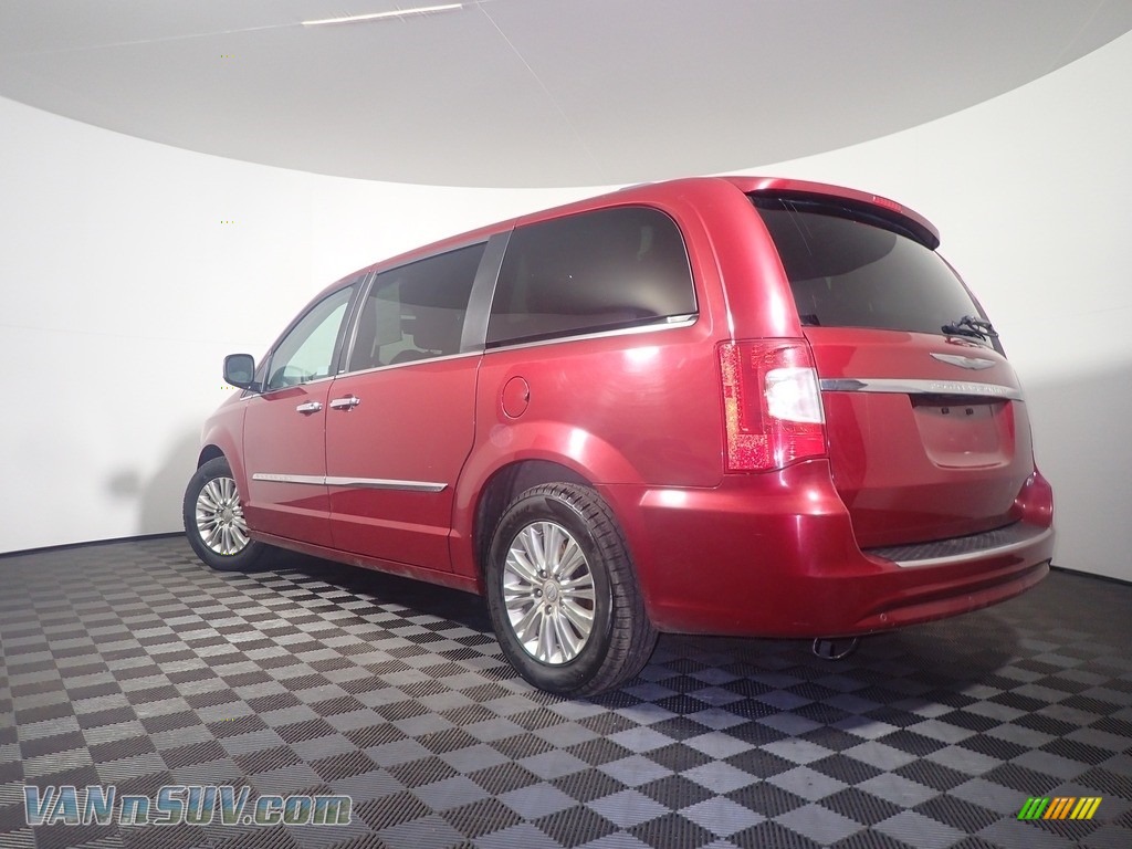 2012 Town & Country Limited - Deep Cherry Red Crystal Pearl / Black/Light Graystone photo #15