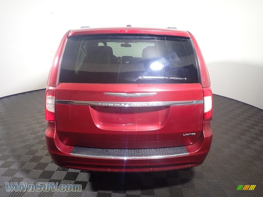 2012 Town & Country Limited - Deep Cherry Red Crystal Pearl / Black/Light Graystone photo #17