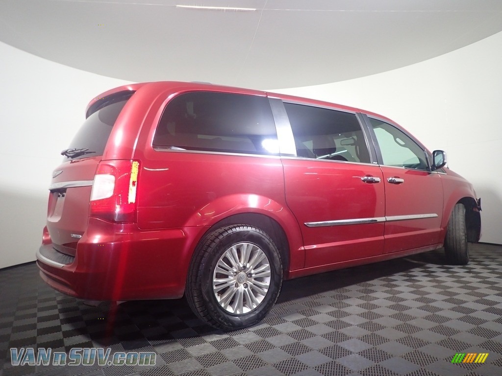 2012 Town & Country Limited - Deep Cherry Red Crystal Pearl / Black/Light Graystone photo #21