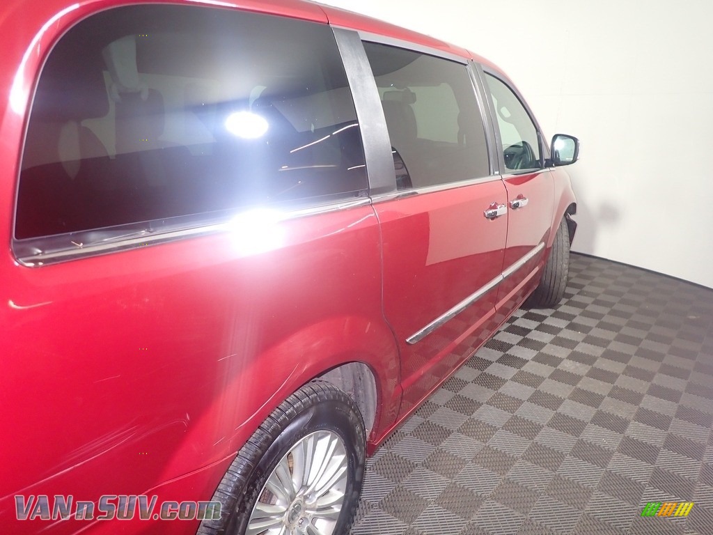 2012 Town & Country Limited - Deep Cherry Red Crystal Pearl / Black/Light Graystone photo #24